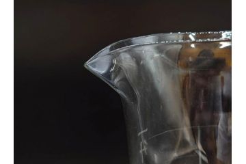 戦前　一升　ガラス　レトロな雰囲気が魅力のメスシリンダー(ビーカー、ガラスビン、硝子瓶、実験器具、枡、液量計)(R-076301)