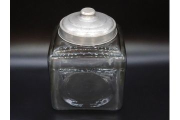 アンティーク雑貨　当時物　デッドストック　アルミ蓋　大・小　お洒落なディスプレイが叶うレトロなガラス瓶2個セット(角型、角瓶、キャニスター、ガラスビン、菓子瓶、硝子、フタ付き)(R-076304)
