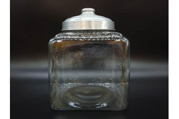 アンティーク雑貨　当時物　デッドストック　アルミ蓋　大・小　お洒落なディスプレイが叶うレトロなガラス瓶2個セット(角型、角瓶、キャニスター、ガラスビン、菓子瓶、硝子、フタ付き)(R-076304)