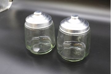 昭和レトロ　当時物　大正〜昭和初期　アルミ蓋　昔懐かしい雰囲気漂うガラス瓶2個セット(キャニスター、ガラスビン、硝子、菓子瓶)(R-076308)
