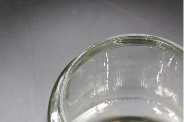 昭和レトロ　当時物　大正〜昭和初期　アルミ蓋　昔懐かしい雰囲気漂うガラス瓶2個セット(キャニスター、ガラスビン、硝子、菓子瓶)(R-076308)