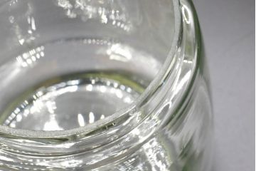 昭和レトロ　当時物　大正〜昭和初期　アルミ蓋　昔懐かしい雰囲気漂うガラス瓶2個セット(キャニスター、ガラスビン、硝子、菓子瓶)(R-076308)