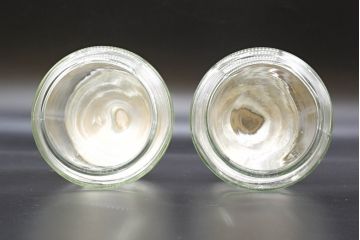 昭和レトロ　当時物　大正〜昭和初期　アルミ蓋　昔懐かしい雰囲気漂うガラス瓶2個セット(キャニスター、ガラスビン、硝子、菓子瓶)(R-076308)