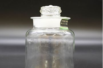 昭和レトロ　大・小　様々な用途に使える蓋付きガラス瓶5個セット(キャニスター、ガラスビン、硝子、菓子瓶)(R-076309)