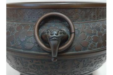 大正〜昭和初期　上手物　古銅　桜　味わい深い魅力を放つ火鉢(さくら、サクラ、手あぶり、鉢カバー、獣耳、獅子?)(R-076314)
