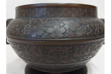 大正〜昭和初期　上手物　古銅　桜　味わい深い魅力を放つ火鉢(さくら、サクラ、手あぶり、鉢カバー、獣耳、獅子?)(R-076314)