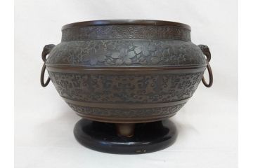 大正〜昭和初期　上手物　古銅　桜　味わい深い魅力を放つ火鉢(さくら、サクラ、手あぶり、鉢カバー、獣耳、獅子?)(R-076315)