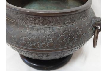 大正〜昭和初期　上手物　古銅　桜　味わい深い魅力を放つ火鉢(さくら、サクラ、手あぶり、鉢カバー、獣耳、獅子?)(R-076315)