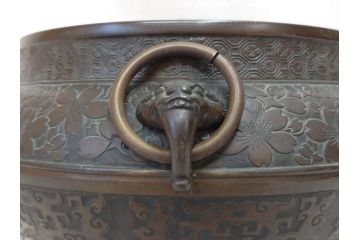 大正〜昭和初期　上手物　古銅　桜　味わい深い魅力を放つ火鉢(さくら、サクラ、手あぶり、鉢カバー、獣耳、獅子?)(R-076315)
