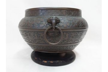 大正〜昭和初期　上手物　古銅　桜　味わい深い魅力を放つ火鉢(さくら、サクラ、手あぶり、鉢カバー、獣耳、獅子?)(R-076316)