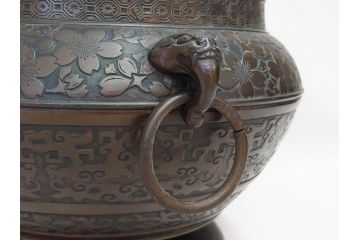 大正〜昭和初期　上手物　古銅　桜　味わい深い魅力を放つ火鉢(さくら、サクラ、手あぶり、鉢カバー、獣耳、獅子?)(R-076316)