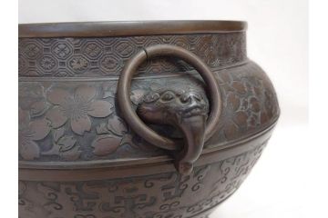 大正〜昭和初期　上手物　古銅　桜　味わい深い魅力を放つ火鉢(さくら、サクラ、手あぶり、鉢カバー、獣耳、獅子?)(R-076316)