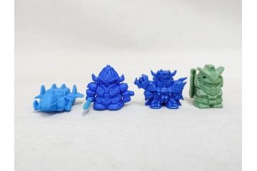 昭和レトロ　当時物　BANDAI　バンダイ　SDガンダム　武器　パーツ　ガン消し　まとめて71個セット(GUNDAM、消しゴム、ガシャポン、フィギュア、おもちゃ、オモチャ、玩具)(R-076317)