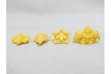 昭和レトロ　当時物　BANDAI　バンダイ　SDガンダム　武器　パーツ　ガン消し　まとめて71個セット(GUNDAM、消しゴム、ガシャポン、フィギュア、おもちゃ、オモチャ、玩具)(R-076317)