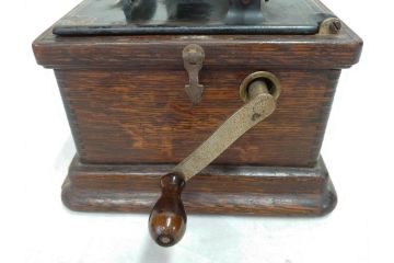 ジャンク品　エジソン　EDISON FIRESIDE PHONOGRAPH　MODEL A　フォノグラフ　蓄音機(ホーン付き、ケース付き、蝋管再生機、MODEL-H 4 MINUTE、トーマス・アルバ・エジソン)(R-076318)