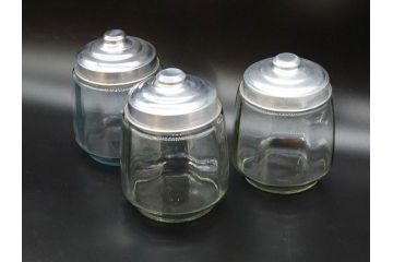昭和レトロ　当時物　大正〜昭和初期　アルミ蓋　昔懐かしい雰囲気漂うガラス瓶3個セット(キャニスター、ガラスビン、硝子、菓子瓶、フタ付き)(R-076319)
