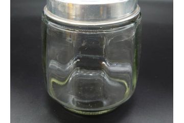 昭和レトロ　当時物　大正〜昭和初期　アルミ蓋　昔懐かしい雰囲気漂うガラス瓶3個セット(キャニスター、ガラスビン、硝子、菓子瓶、フタ付き)(R-076319)