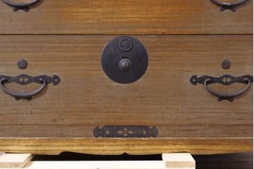 和製アンティーク　特注!!　上手物!!　明治〜大正　時代を感じさせない上質な造り込みの総桐二本松箪笥ローボード(ローチェスト、引き出し、衣装箪笥、整理タンス、テレビ台、テレビボード)(R-076321)