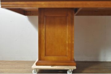 中古　美品　横浜クラシック家具　ダニエル(daniel)　LD(エルディー)シリーズ　A-321　どっしりとした佇まいで風格漂うダイニングテーブル(6人掛け、4人掛け、食卓)(R-076323)