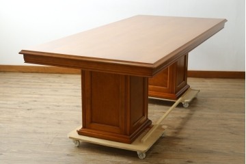 中古　美品　横浜クラシック家具ダニエル(Daniel)　LD(エルディー)シリーズ　A-321　どっしりとした重厚感のあるダイニングテーブル　(R-076323)