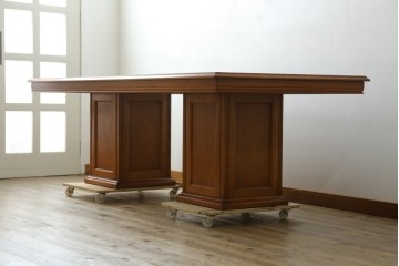 中古　美品　横浜クラシック家具ダニエル(Daniel)　LD(エルディー)シリーズ　A-321　どっしりとした重厚感のあるダイニングテーブル　(R-076323)