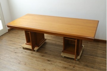 中古　美品　横浜クラシック家具ダニエル(Daniel)　LD(エルディー)シリーズ　A-321　どっしりとした重厚感のあるダイニングテーブル　(R-076323)