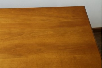 中古　美品　横浜クラシック家具ダニエル(Daniel)　LD(エルディー)シリーズ　A-321　どっしりとした重厚感のあるダイニングテーブル　(R-076323)