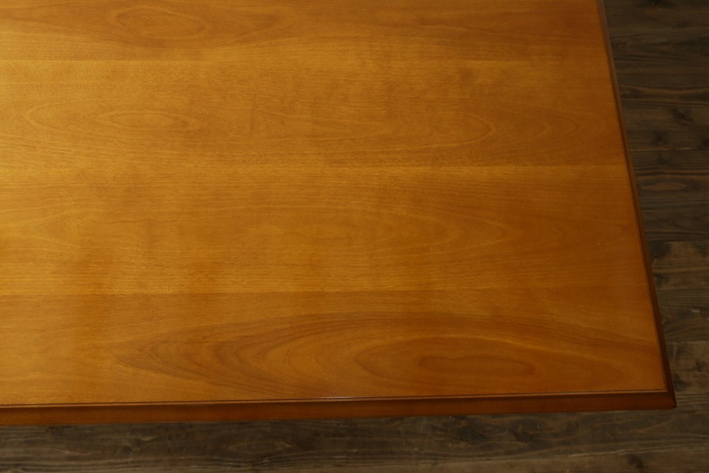 中古　美品　横浜クラシック家具ダニエル(Daniel)　LD(エルディー)シリーズ　A-321　どっしりとした重厚感のあるダイニングテーブル　(R-076323)