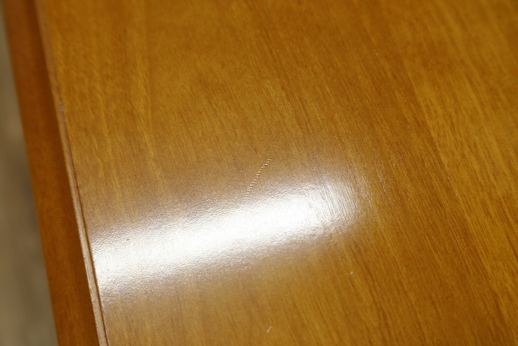 中古　美品　横浜クラシック家具ダニエル(Daniel)　LD(エルディー)シリーズ　A-321　どっしりとした重厚感のあるダイニングテーブル　(R-076323)