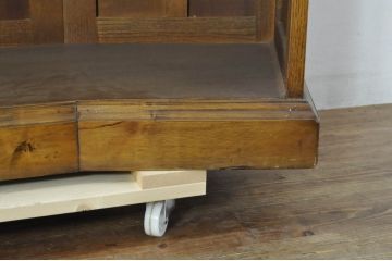 イギリスビンテージ　Old Charm(オールドチャーム)　クラシカルな佇まいで大人な雰囲気を演出するバーカウンター(カウンターテーブル、キッチンカウンター、収納棚、ヴィンテージ、英国)(R-076325)