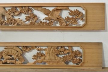 アンティーク建具　和の雰囲気を高める松と鷹の彫刻欄間2枚セット(明り取り、明かり取り)(R-076335)