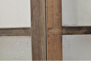 アンティーク建具　レトロ空間におすすめ!素朴な木味が魅力的なガラス窓2枚セット(引き戸、ガラス戸)(R-076339)