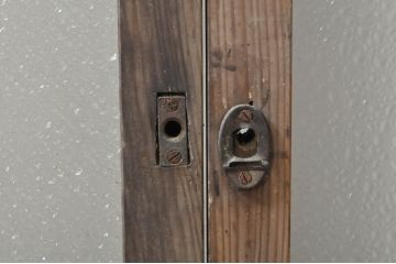 アンティーク建具　レトロ空間におすすめ!素朴な木味が魅力的なガラス窓2枚セット(引き戸、ガラス戸)(R-076339)