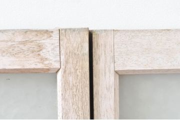アンティーク建具　ペイント仕上げ限定　レトロな空間づくりにおすすめの両開き窓1対2枚セット(ガラス窓、ガラス戸、ガラス扉)(R-076346)