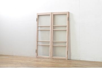アンティーク建具　ペイント仕上げ限定　レトロな空間づくりにおすすめの両開き窓1対2枚セット(ガラス窓、ガラス戸、ガラス扉)(R-076347)
