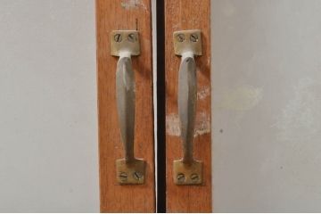 アンティーク建具　ペイント仕上げ限定　レトロな空間づくりにおすすめの両開き窓1対2枚セット(ガラス窓、ガラス戸、ガラス扉)(R-076347)