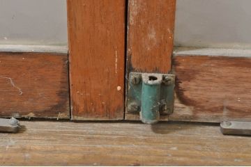 アンティーク建具　ペイント仕上げ限定　レトロな空間づくりにおすすめの両開き窓1対2枚セット(ガラス窓、ガラス戸、ガラス扉)(R-076347)