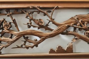 アンティーク建具　井波彫刻　巧記富吉作　繊細な四君子(蘭・菊・梅・竹)のデザインが目を惹く両面彫刻欄間2枚セット(R-076354)