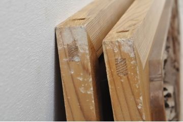 アンティーク建具　井波彫刻　巧記富吉作　繊細な四君子(蘭・菊・梅・竹)のデザインが目を惹く両面彫刻欄間2枚セット(R-076354)