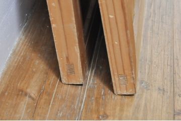 アンティーク建具　井波彫刻　巧記富吉作　繊細な四君子(蘭・菊・梅・竹)のデザインが目を惹く両面彫刻欄間2枚セット(R-076354)