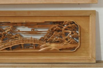 アンティーク建具　井波彫刻　壽山作　松の木と風情ある風景の図柄が美しい両面彫刻欄間2枚セット(明かり取り、明り取り)(R-076355)