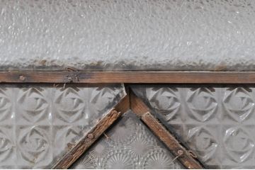 アンティーク建具　大正ロマン　ノスタルジックな雰囲気漂う色ガラス入り明かり取り2枚セット(明り取り、ガラス欄間)(R-076356)