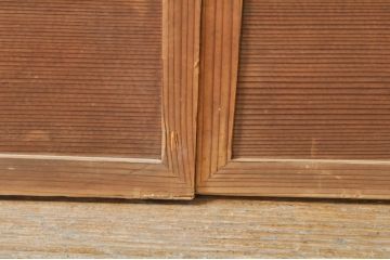 アンティーク建具　レンジャクと葡萄の透かし彫りがアクセントのガラス入り欄間2枚セット(明り取り、明かり取り)(R-076359)