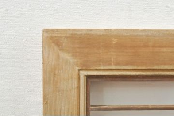 アンティーク建具　素朴な梅がアクセントの格子入り彫刻欄間1枚(明り取り、明かり取り)(R-076363)
