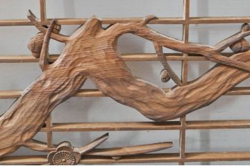 アンティーク建具　素朴な梅がアクセントの格子入り彫刻欄間1枚(明り取り、明かり取り)(R-076363)