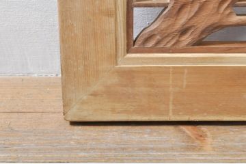 アンティーク建具　素朴な梅がアクセントの格子入り彫刻欄間1枚(明り取り、明かり取り)(R-076363)