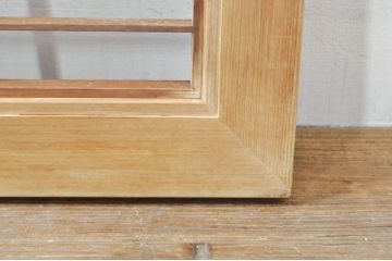 アンティーク建具　素朴な梅がアクセントの格子入り彫刻欄間1枚(明り取り、明かり取り)(R-076363)