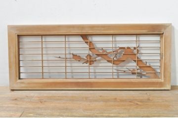 アンティーク建具　素朴な梅がアクセントの格子入り彫刻欄間1枚(明り取り、明かり取り)(R-076363)