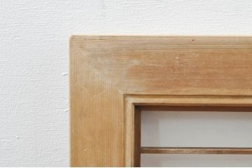 アンティーク建具　素朴な梅がアクセントの格子入り彫刻欄間1枚(明り取り、明かり取り)(R-076363)