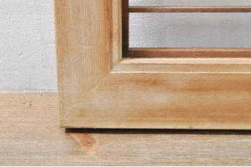 アンティーク建具　素朴な梅がアクセントの格子入り彫刻欄間1枚(明り取り、明かり取り)(R-076363)